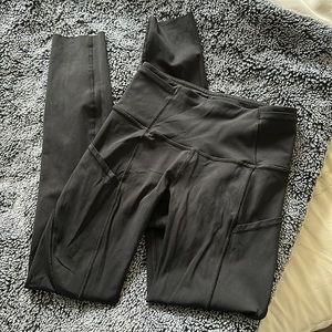 black lulu leggings!